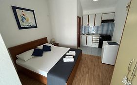 Apartments & Rooms Pierino